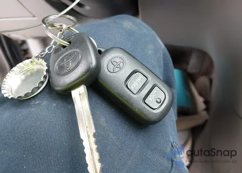 2005 Toyota Corolla Le z USA, uszkodzony, nr VIN 2T1BR32E15C337055